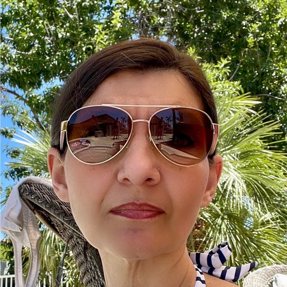 Meet your Posher, Mindy - Picture 2 of 2